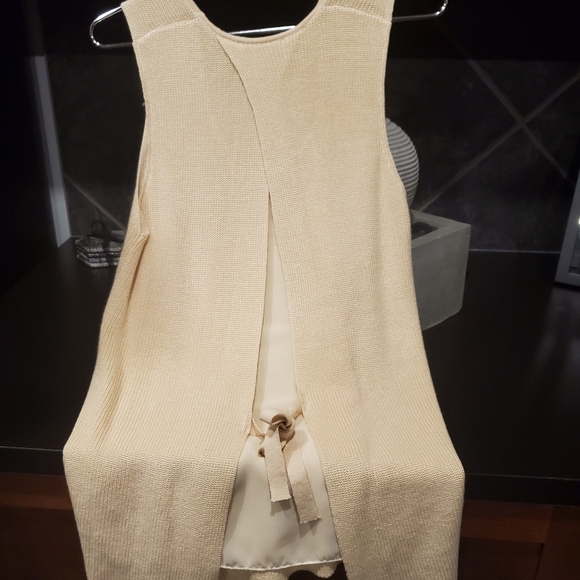 Sleeveless knit top - Picture 2 of 3